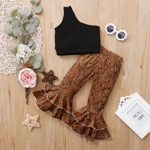 Size 9-12m. Matching Top & bell bottoms